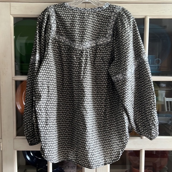 NWOT REALLY CUTE OLD NAVY PEASANT TOP BLACK & WHITE SIZE MEDIUM - Picture 2 of 3